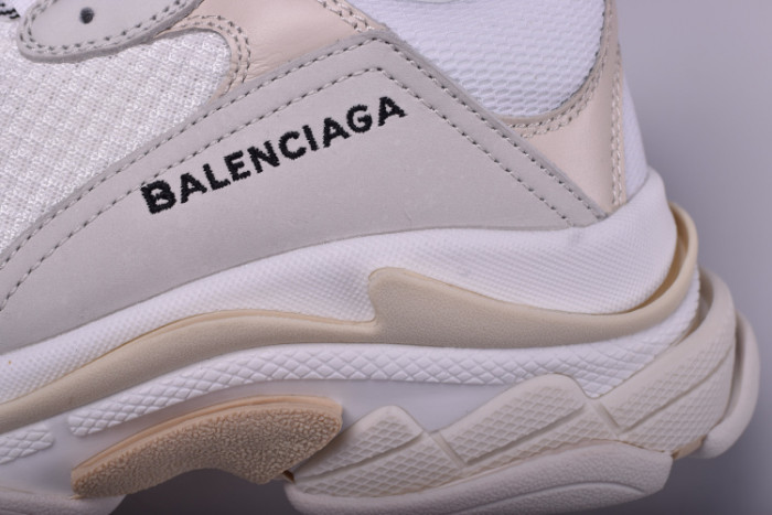 bl 17fw triple s“cream” 490671-w06f1-9000