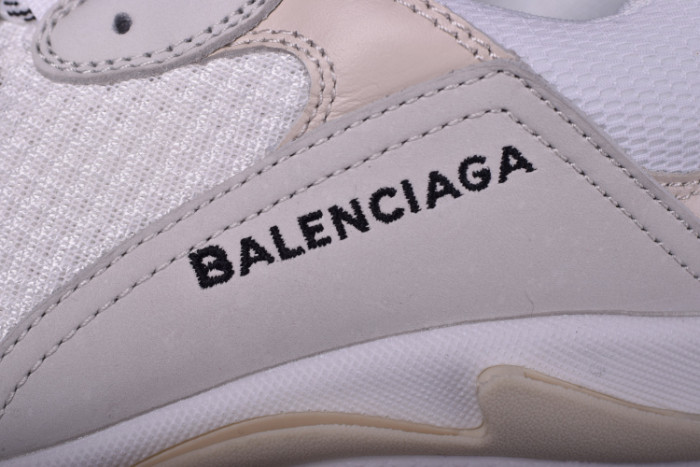 bl 17fw triple s“cream” 490671-w06f1-9000