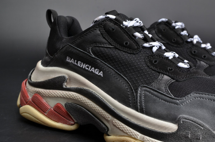 bl 17fw triple s trainer black/ red mens w05m23972