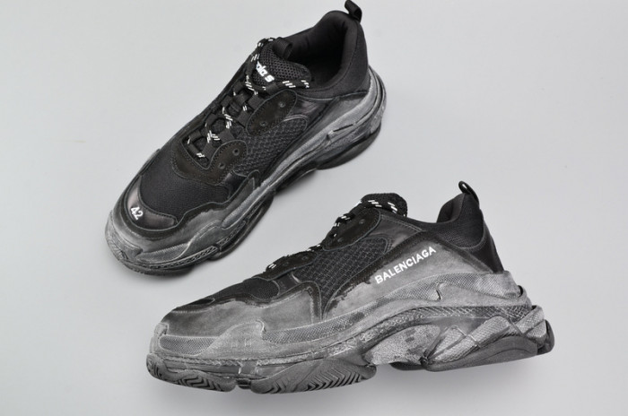 bl black triple s trainer w06g01001