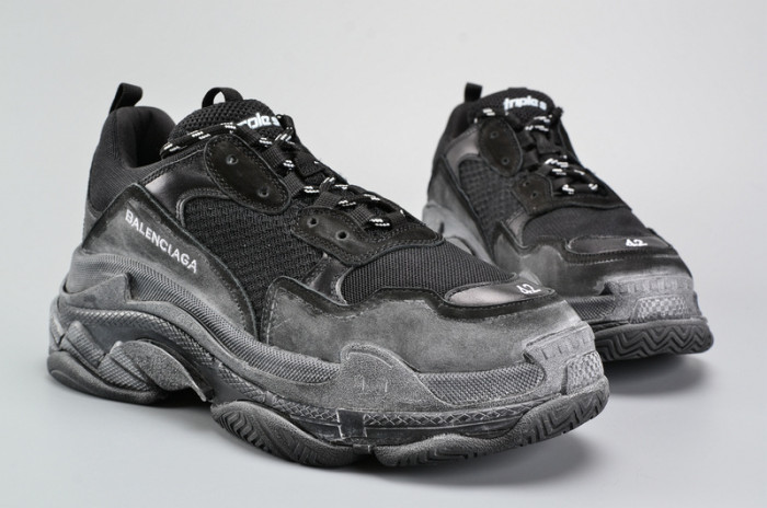 bl black triple s trainer w06g01001